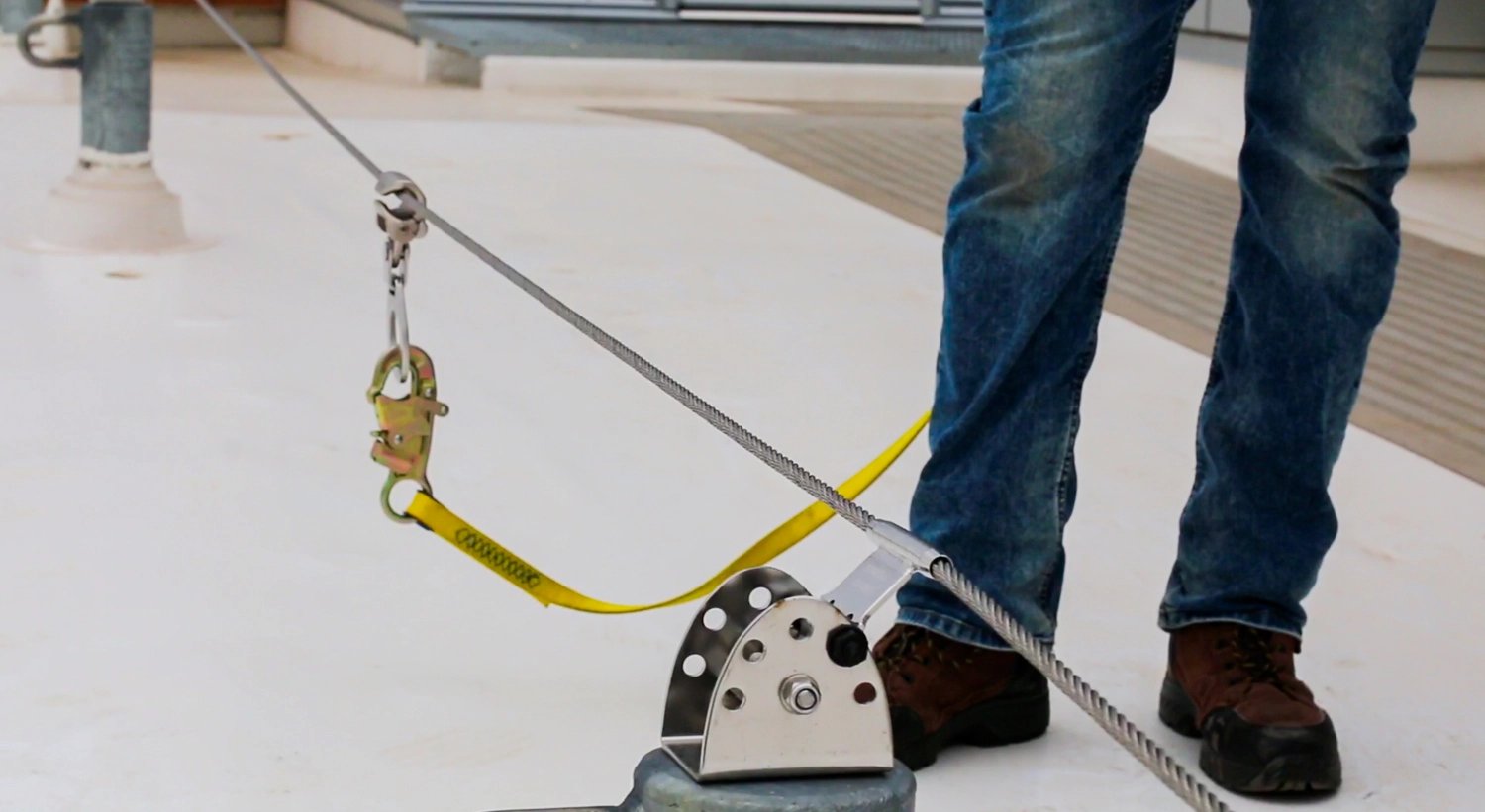 horizontal lifeline on flat roof