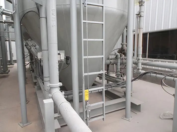 vertical lifeline and ladder system