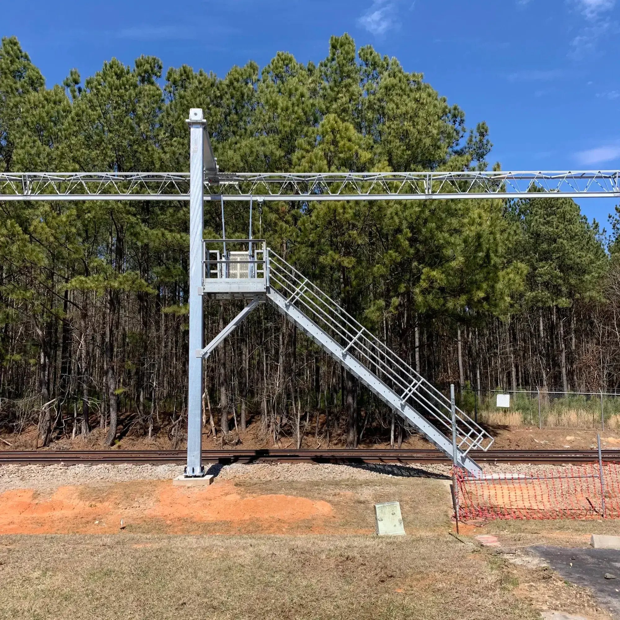 Gangway with overhead anchor
