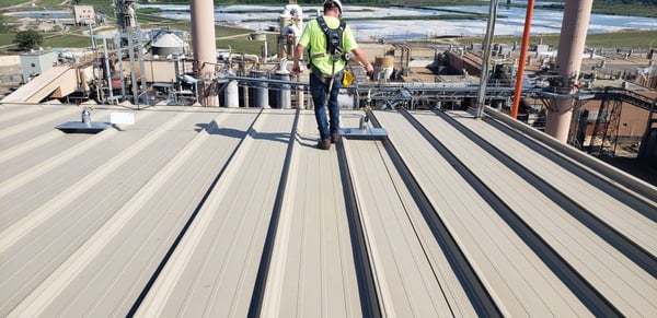 rooftop horizontal lifeline system in use