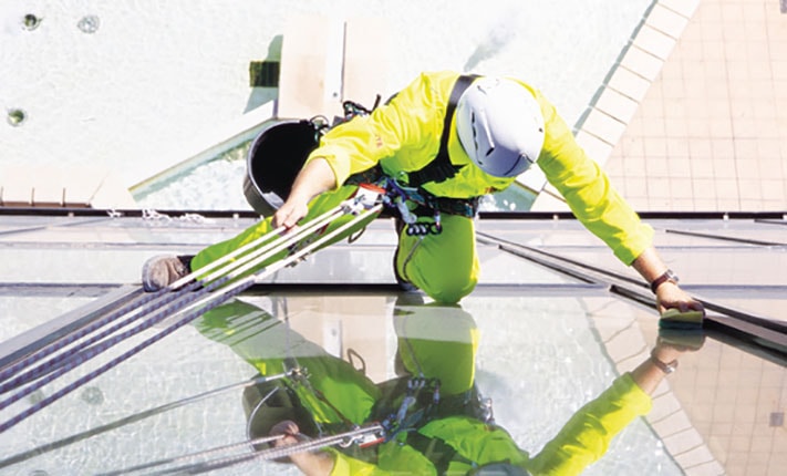 window washing worker
